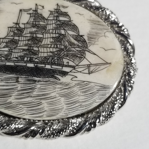 Relisted -Vintage ship brooch scrimshaw style silver tone boat nautical pin - Picture 5 of 11